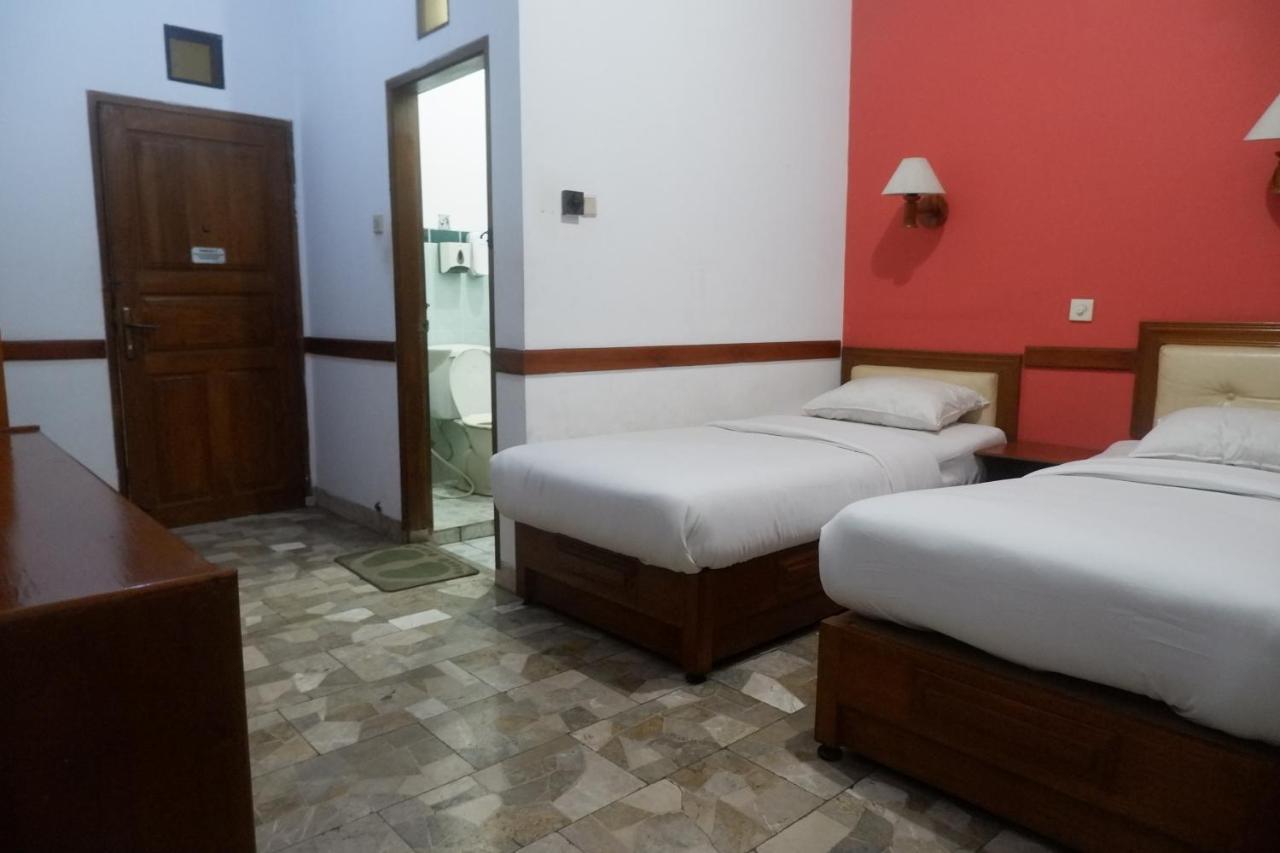 New Bali Indah Hotel Бандунг Экстерьер фото